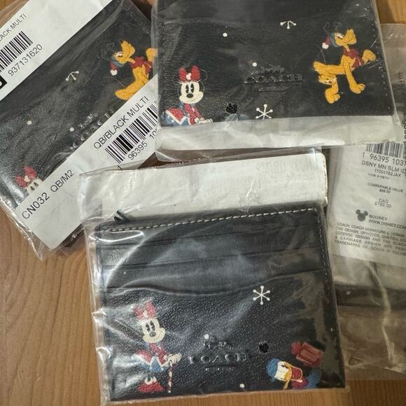 🐭❤️Disney X Coach Slim Id Card Case With Holiday Print - Picture 4 of 7